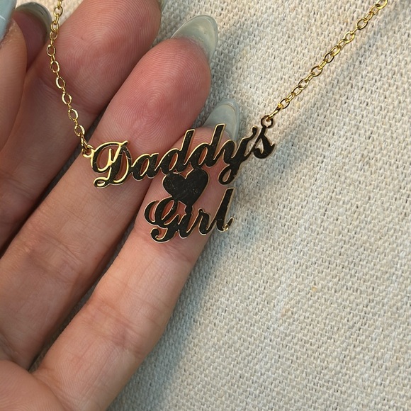 WATERPROOF “Daddy’s Girl” 18kt gold plated stainless necklace on 18.5” chain - Picture 6 of 7
